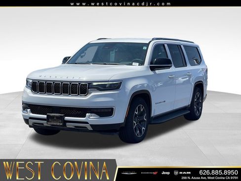 Used 2024 Jeep Wagoneer L Series III w/ Flexible Seating Group AWD/4WD image 3