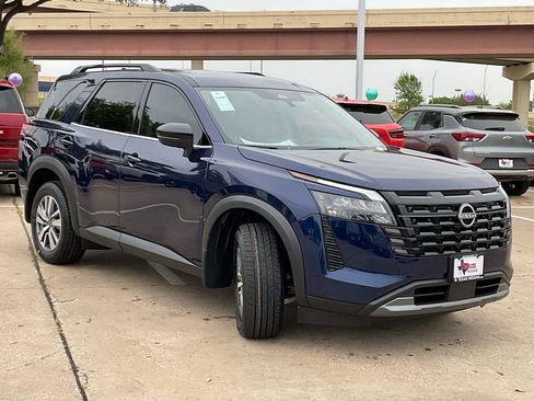 New 2026 Nissan Pathfinder SL FWD image 4