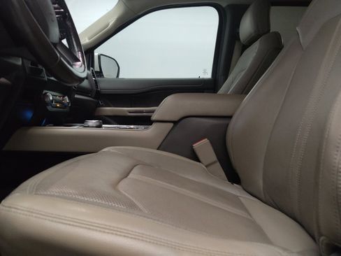 Used 2019 Ford Expedition Limited w/ Equipment Group 302A RWD image 17
