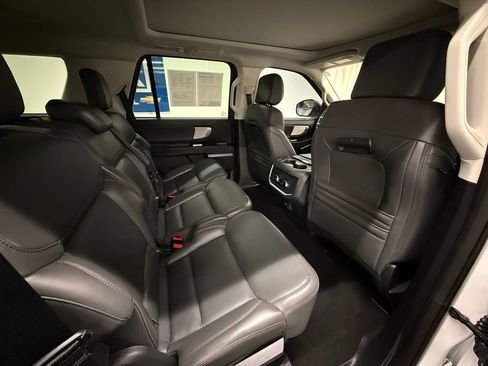 Used 2025 Ford Expedition Active AWD/4WD image 6