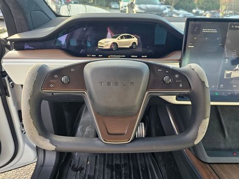 Used 2023 Tesla Model X image 10