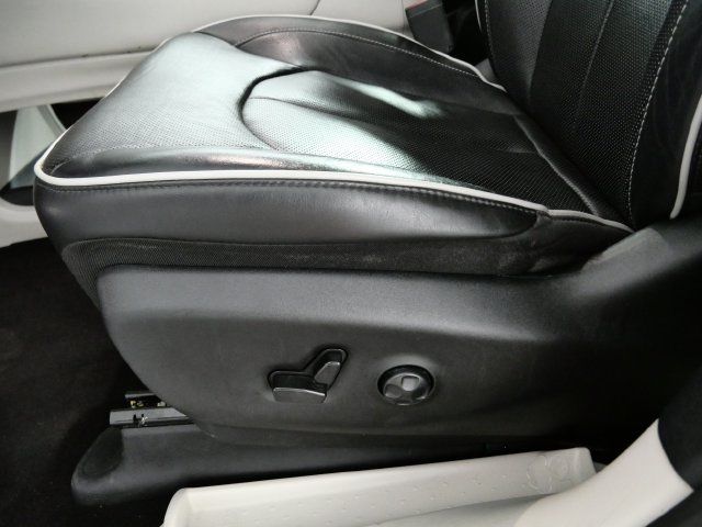 Used 2023 Chrysler Pacifica Limited FWD image 17