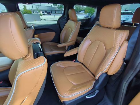 Used 2022 Chrysler Pacifica Pinnacle image 13