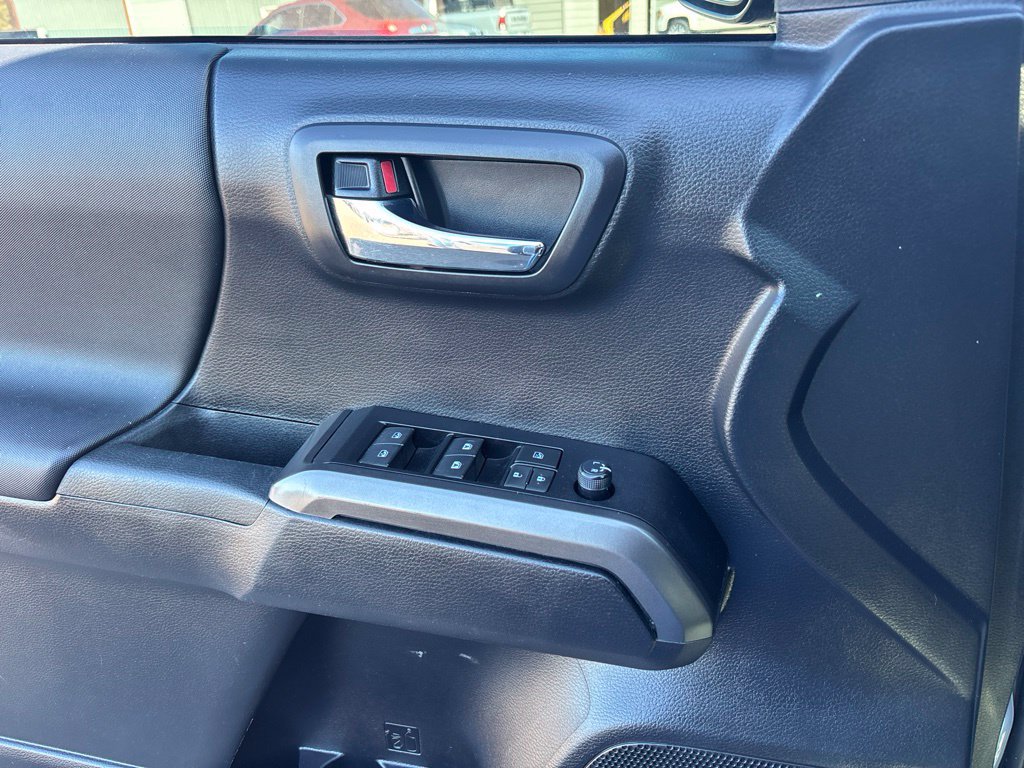 Used 2020 Toyota Tacoma TRD Off-Road AWD/4WD image 29