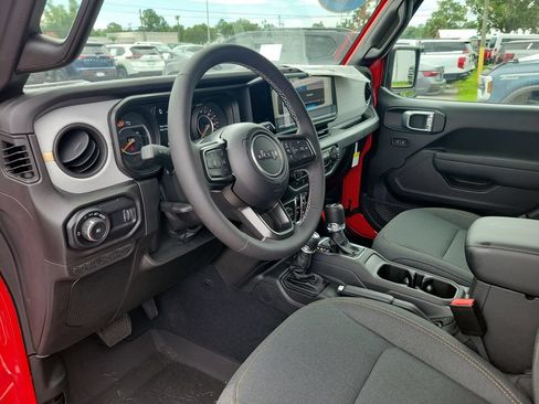 Used 2025 Jeep Wrangler Unlimited Sport AWD/4WD image 10