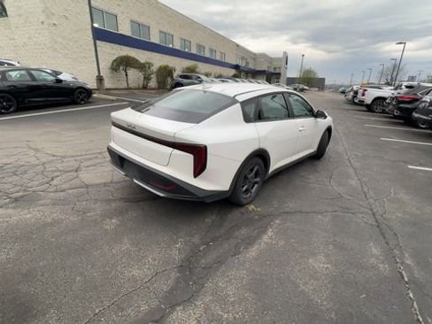 Used 2025 Kia K4 LXS image 9