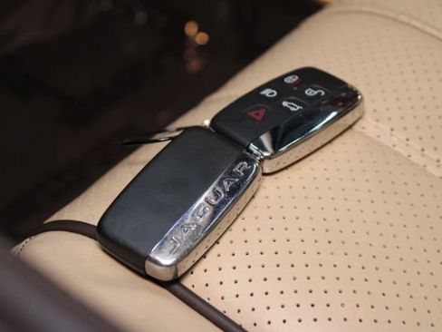 Used 2015 Jaguar XJ L Portfolio RWD image 17