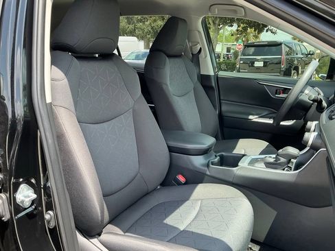 Used 2025 Toyota RAV4 XLE AWD/4WD image 17
