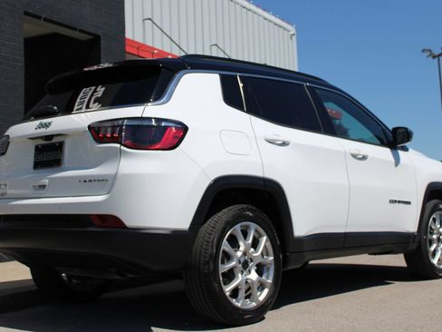 Used 2025 Jeep Compass Limited AWD/4WD image 15