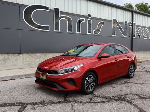 Used 2023 Kia Forte LXS image 1