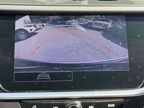 Used 2020 Buick Encore GX Select image 25