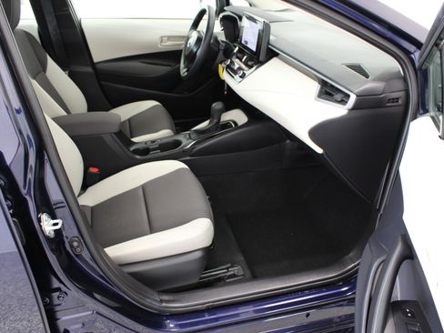 Used 2025 Toyota Corolla LE FWD image 32