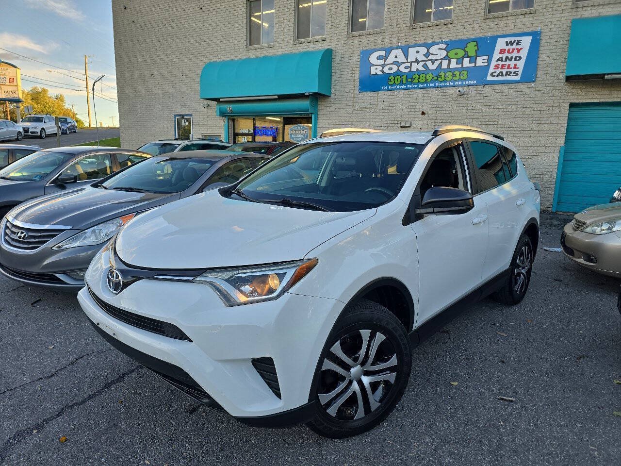 Used 2016 Toyota RAV4 LE AWD/4WD image 3
