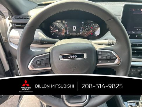 Used 2025 Jeep Compass Limited AWD/4WD image 2