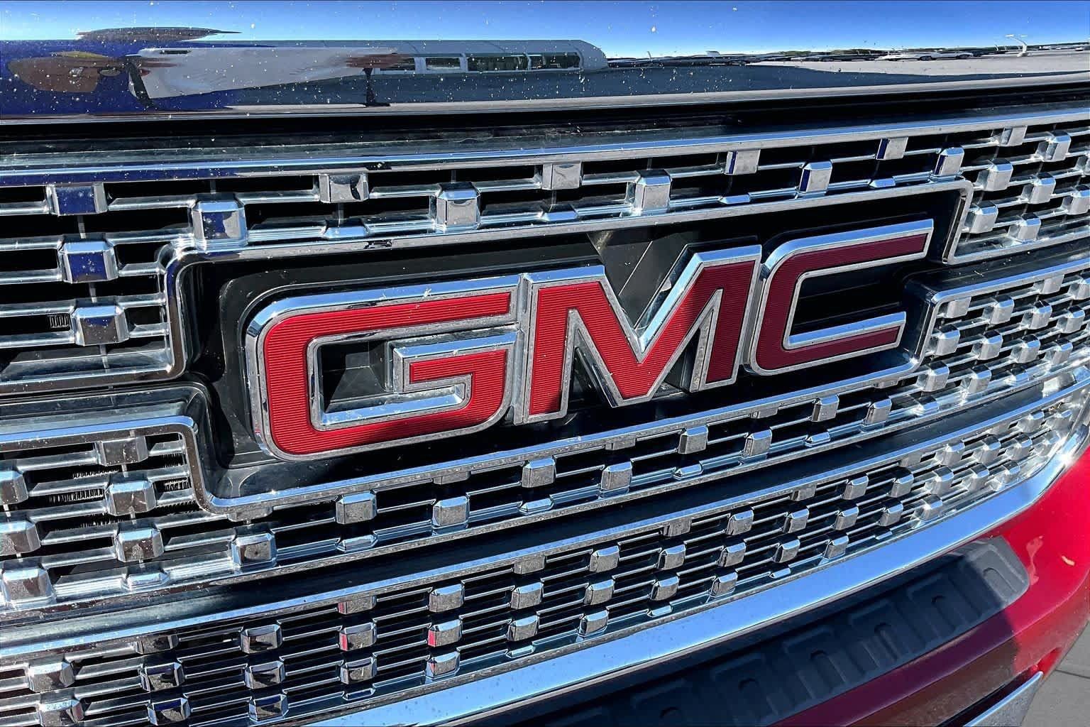 Used 2018 GMC Sierra 2500 Denali w/ Duramax Plus Package AWD/4WD image 30