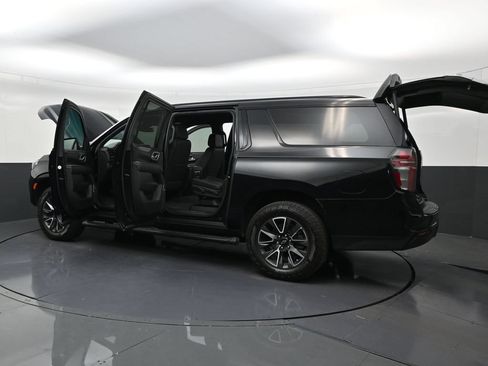 Used 2024 Chevrolet Suburban Z71 w/ Luxury Package AWD/4WD image 31