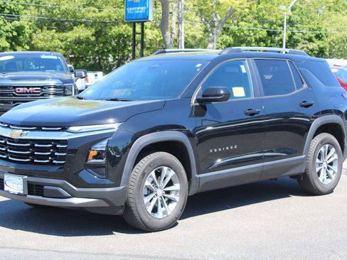 Used 2025 Chevrolet Equinox LT w/ Convenience Package II AWD/4WD image 3