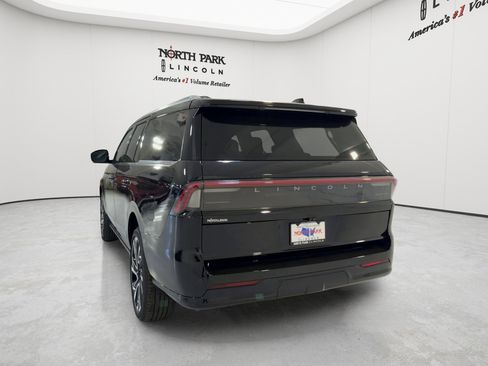 New 2026 Lincoln Navigator L Reserve AWD/4WD image 8
