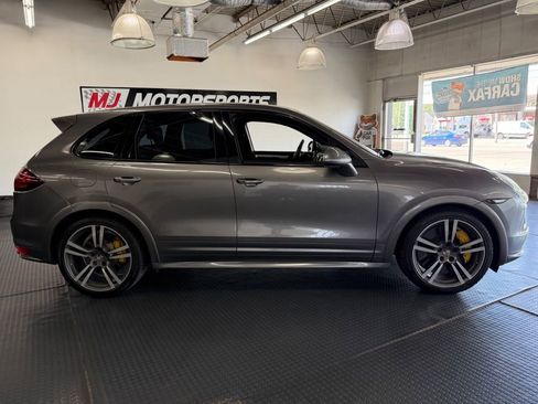 Used 2014 Porsche Cayenne Turbo S AWD/4WD image 10
