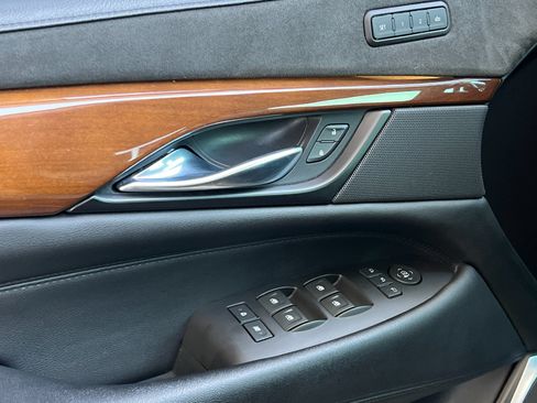 Used 2020 Cadillac Escalade Luxury AWD/4WD image 11