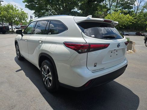 Used 2021 Toyota Highlander XLE AWD/4WD image 5
