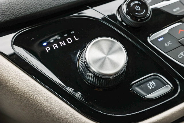 Used 2024 Chrysler Pacifica Touring-L FWD image 24