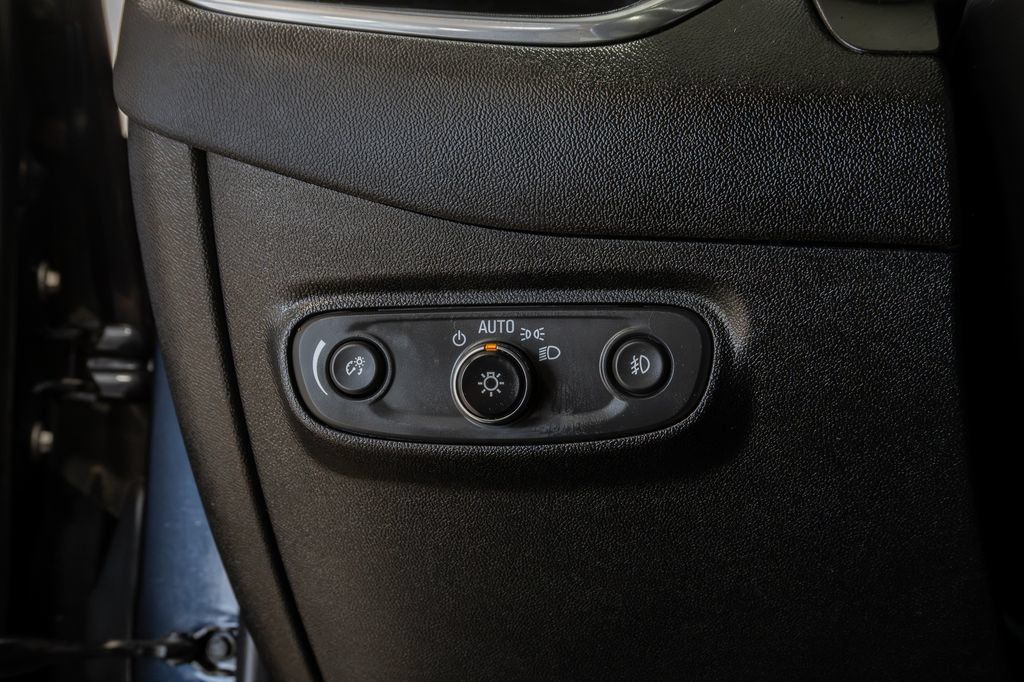 Used 2019 Chevrolet Equinox Premier AWD/4WD image 12