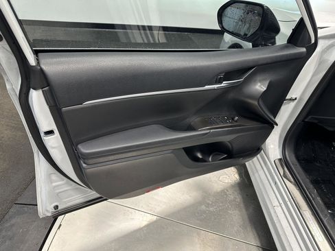 Used 2023 Toyota Camry SE image 12