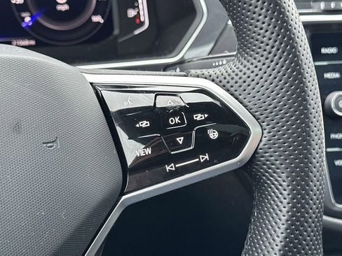 Certified 2023 Volkswagen Tiguan SEL R-Line image 28