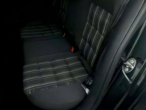 Used 2011 Volkswagen Golf 4-Door image 25