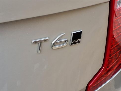 Used 2018 Volvo XC90 T6 Momentum w/ Convenience Package image 10