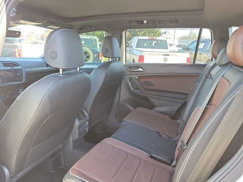 Used 2024 Volkswagen Tiguan SEL R-Line w/ MDO Package, Two-Row image 9
