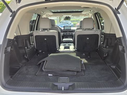 Used 2025 Honda Pilot Touring image 17