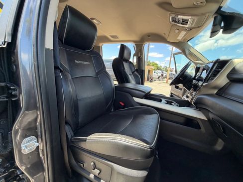 Used 2022 RAM 3500 4x4 Crew Cab Laramie DRW image 21