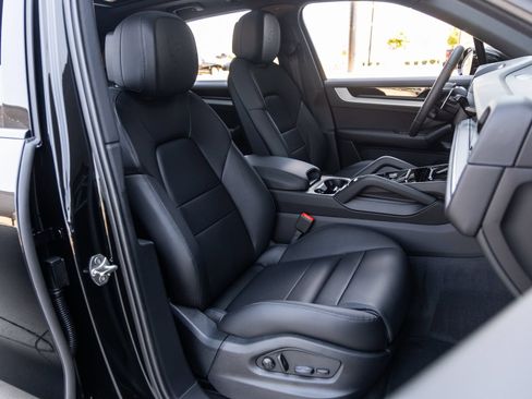 Certified 2026 Porsche Cayenne AWD/4WD image 42