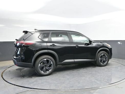Used 2025 Nissan Rogue SV AWD/4WD image 2