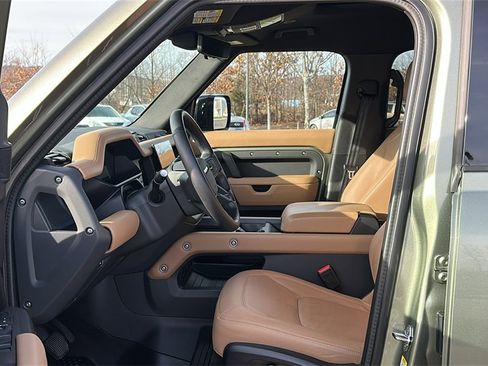 Certified 2025 Land Rover Defender 110 X-Dynamic SE image 9