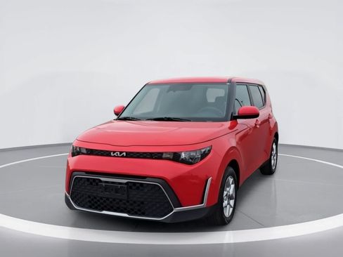 Used 2024 Kia Soul LX w/ Option Group 015 FWD image 3