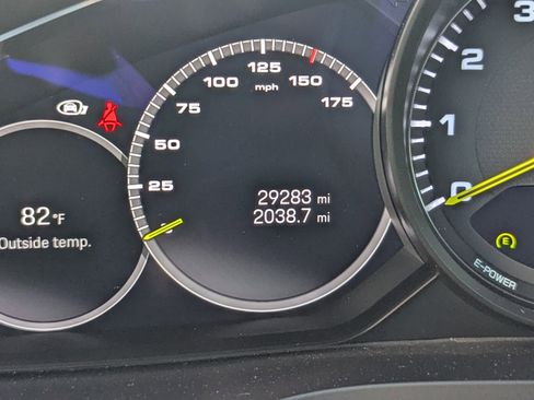 Certified 2022 Porsche Cayenne E-Hybrid image 37