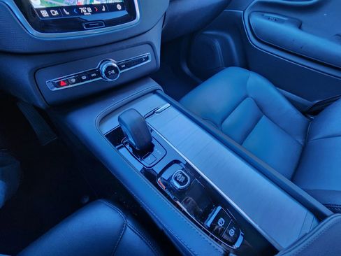 Used 2025 Volvo XC90 B5 Core image 38