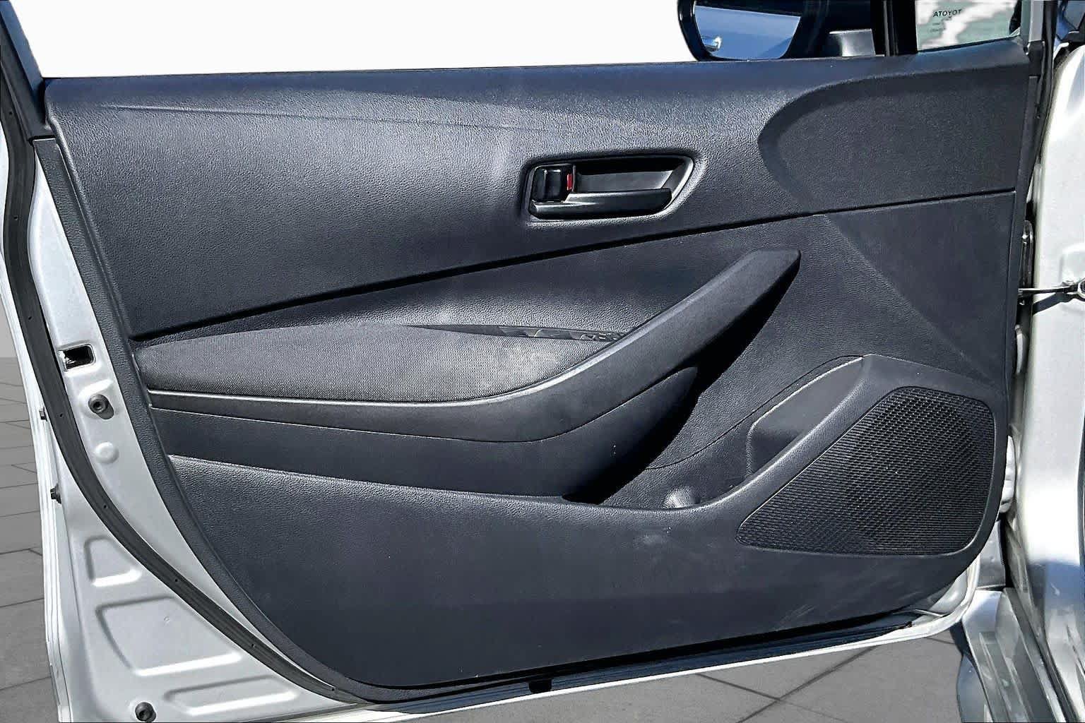 Used 2025 Toyota Corolla LE FWD image 21