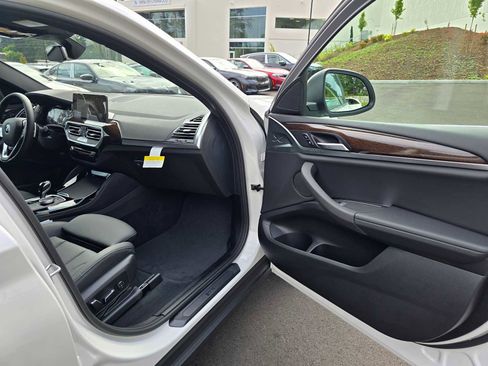 Used 2025 BMW X4 xDrive30i w/ Premium Package AWD/4WD image 11