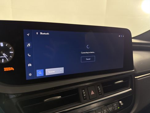 Used 2023 Lexus ES 250 w/ Accessory Package (Z1) image 31