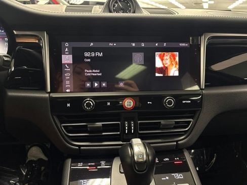 Used 2024 Porsche Macan AWD/4WD image 21