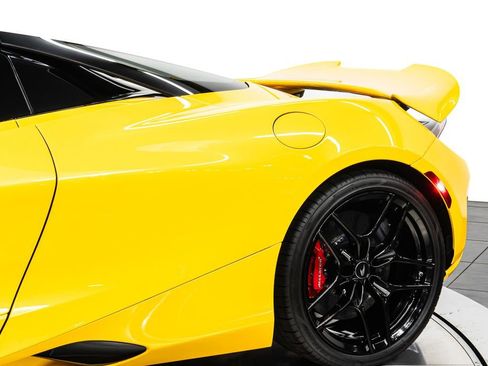 Used 2024 McLaren 750S Spider image 17