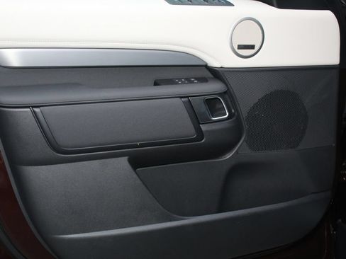 New 2026 Land Rover Discovery Limited Edition AWD/4WD image 37
