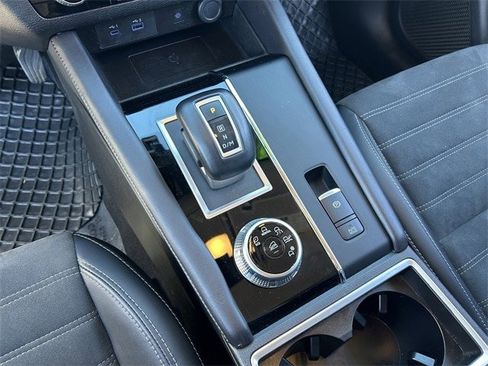 Used 2024 Mitsubishi Outlander SE image 27