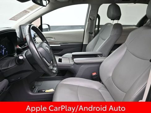 Used 2022 Toyota Sienna XLE image 13