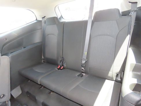 Used 2017 Chevrolet Traverse LT FWD image 22