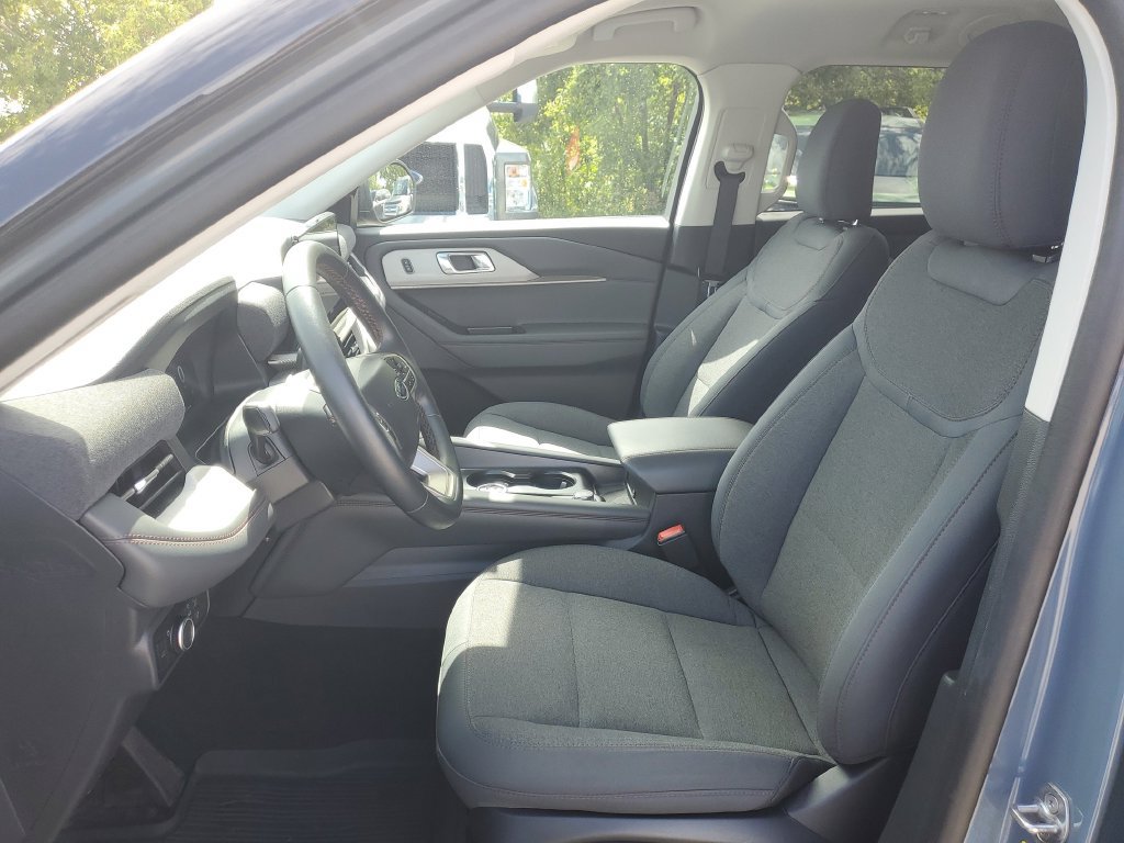 Certified 2025 Ford Explorer Active AWD/4WD image 12